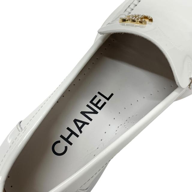 シャネル CHANEL ローファー 革靴 靴 シューズ パテント ホワイト 白 ゴールド ココマーク パール_6