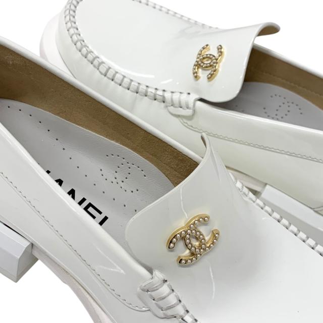 シャネル CHANEL ローファー 革靴 靴 シューズ パテント ホワイト 白 ゴールド ココマーク パール_8