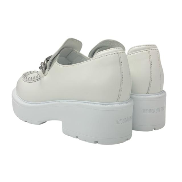 ミュウミュウ MIUMIU ローファー 革靴 靴 シューズ レザー ホワイト 白