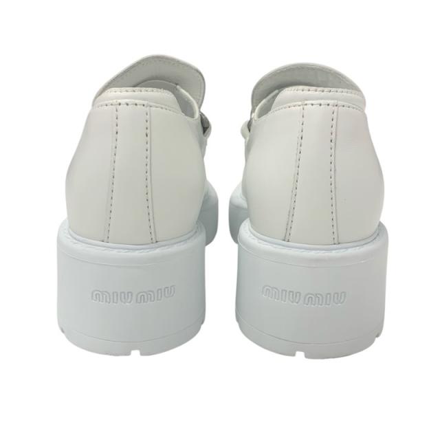 ミュウミュウ MIUMIU ローファー 革靴 靴 シューズ レザー ホワイト 白