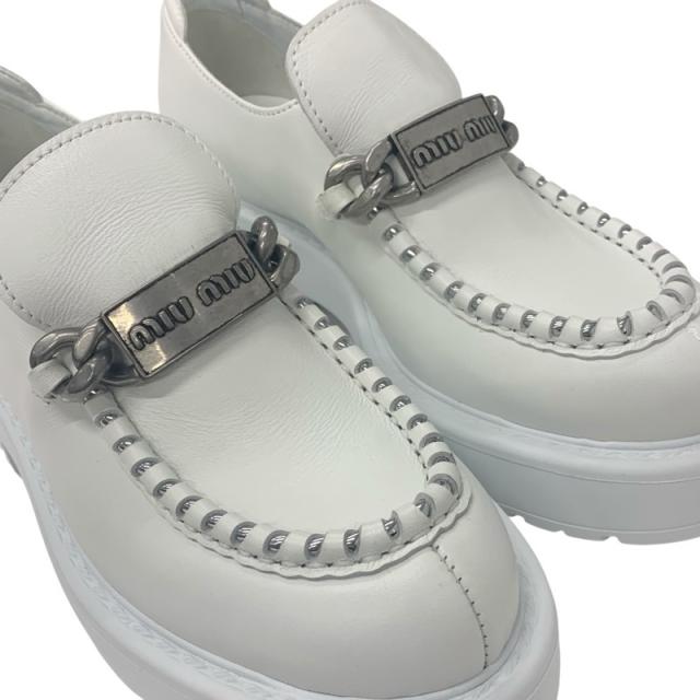 【美品】miumiu 厚底ローファー ホワイト ミュウミュウ MIUMIU ローファー 革靴 靴 シューズ レザー ホワイト 白