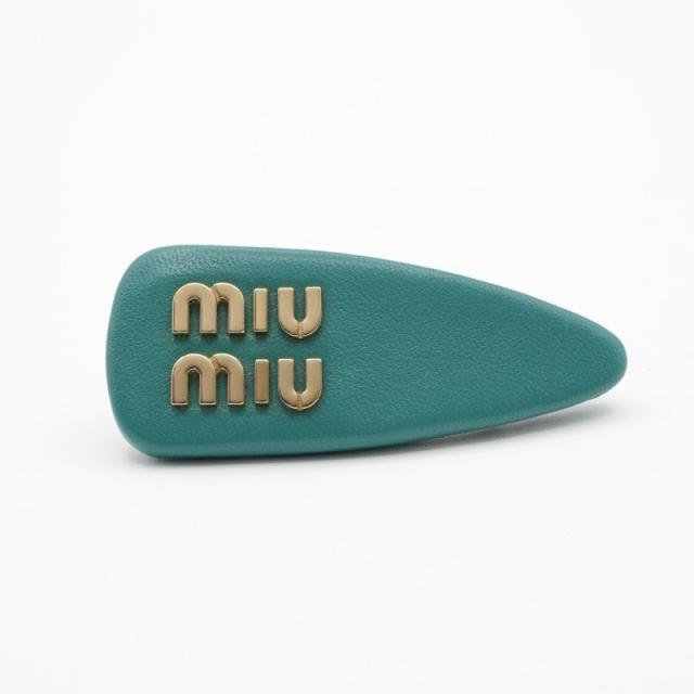 ミュウミュウ MIUMIU ヘアアクセサリー エメラルドグリーン ゴールド ロゴ ヘアクリップ バレッタ_1