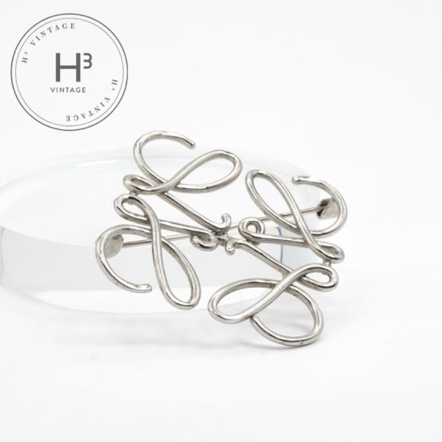 LOEWE新品 ブローチ シルバー ロエベ 新品未使用】ブローチ シルバーカラー ロエベ LOEWE好きな方 Lロゴ