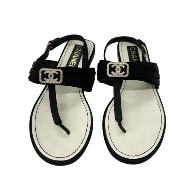 シャネル CHANEL サンダル 靴 シューズ サテン ブラック 黒 ゴールド ココマーク ラインストーン トング フラット シャネル CHANEL サンダル 靴 シューズ サテン ブラック 黒 ゴールド