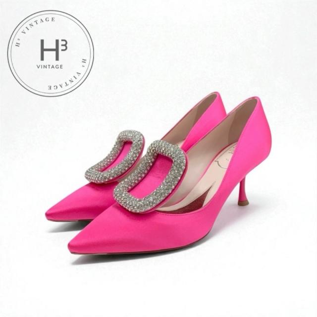 ロジェヴィヴィエ Roger Vivier パンプス 靴 シューズ サテン ピンク 未使用 ラインストーン スワロフスキー バックル