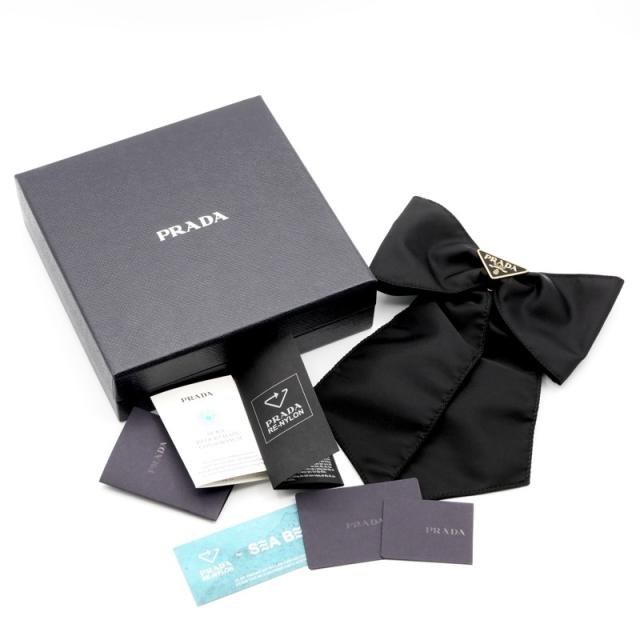 プラダ PRADA ヘアアクセサリー ブラック ゴールド トライアングルロゴ