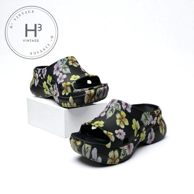 バレンシアガ BALENCIAGA Pool Crocs サンダル 靴 シューズ EVA ブラック マルチカラー クロックス フラワーモチーフ スライドサンダル