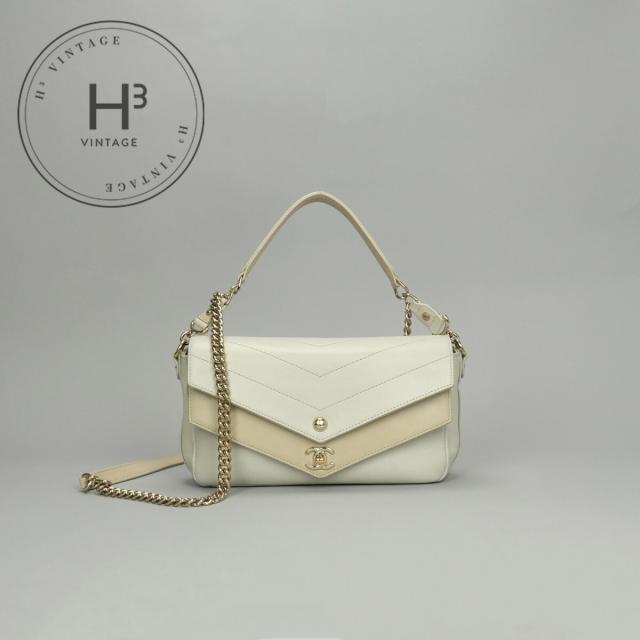 シャネル CHANEL シェブロン Vステッチ バッグ ショルダーバッグ カーフスキン ベージュ系 beige ゴールド金具