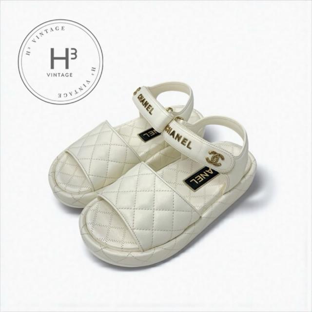 シャネル CHANEL サンダル 靴 シューズ レザー ホワイト 白 ゴールド 未使用 マトラッセ ココマーク ロゴ ベルクロ ストラップ