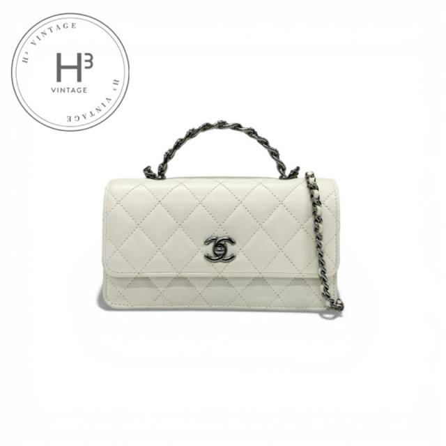 シャネル CHANEL バッグ ショルダーバッグ ラムスキン ホワイト シルバー マトラッセ ココマーク チェーン ターンロック 2WAY