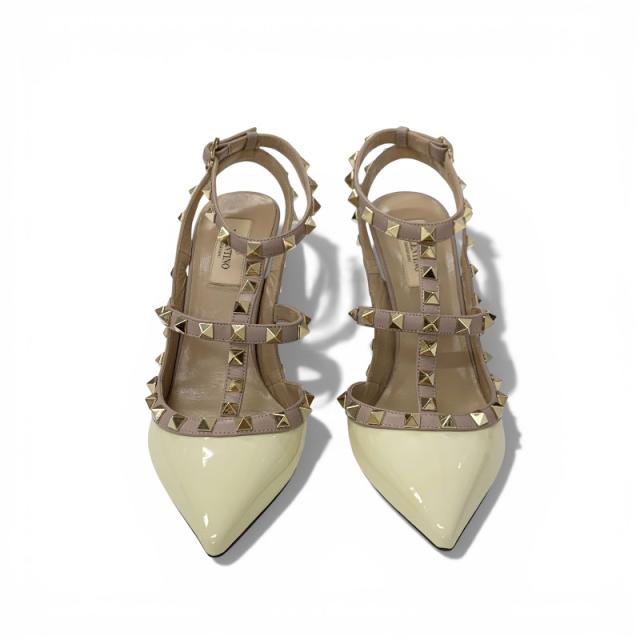 ヴァレンティノ VALENTINO パンプス 靴 シューズ パテント レザー アイボリー ピンクベージュ ゴールド ロックスタッズ ストラップ