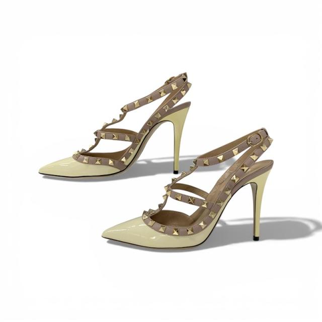 ヴァレンティノ VALENTINO パンプス 靴 シューズ パテント レザー アイボリー ピンクベージュ ゴールド ロックスタッズ ストラップ