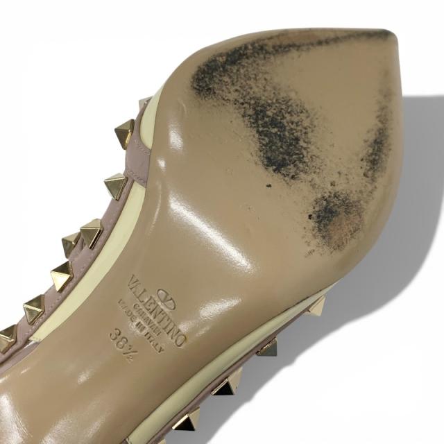 ヴァレンティノ VALENTINO パンプス 靴 シューズ パテント レザー アイボリー ピンクベージュ ゴールド ロックスタッズ ストラップ
