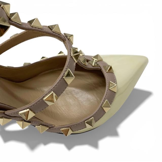 ヴァレンティノ VALENTINO パンプス 靴 シューズ パテント レザー アイボリー ピンクベージュ ゴールド ロックスタッズ ストラップ
