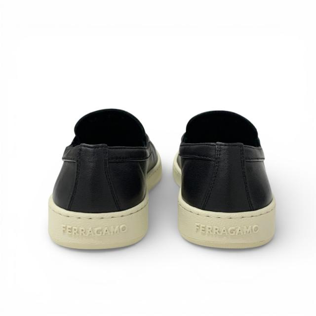 フェラガモ FERRAGAMO スニーカー 靴 シューズ レザー ブラック ゴールド ロゴプレート スリッポン フラットシューズ_4
