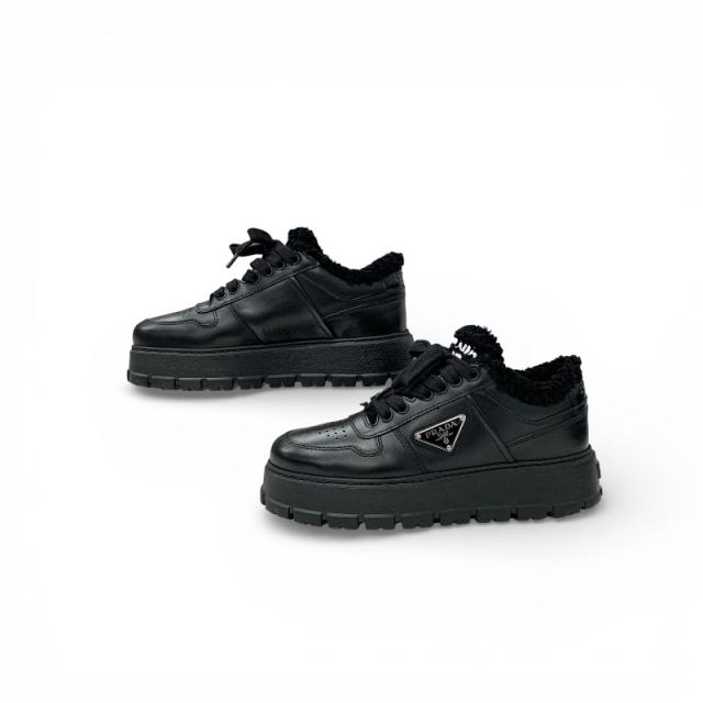 プラダ PRADA スニーカー 靴 シューズ レザー ムートン ブラック 黒 トライアングルロゴ ボア_2