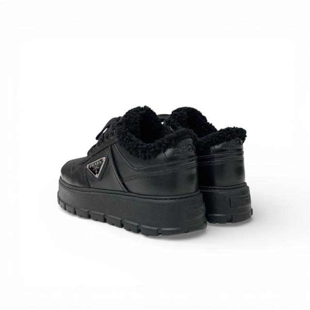 プラダ PRADA スニーカー 靴 シューズ レザー ムートン ブラック 黒 トライアングルロゴ ボア_3