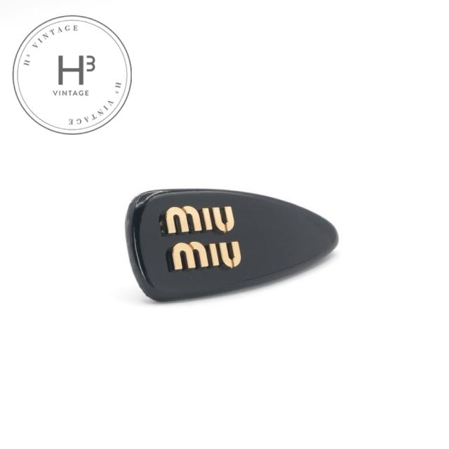 MIU MIU ヘアクリップ ロゴ バレッタ ブラック ゴールド金具 ミュウミュウ MIUMIU ヘアアクセサリー ブラック ゴールド ロゴ ヘア