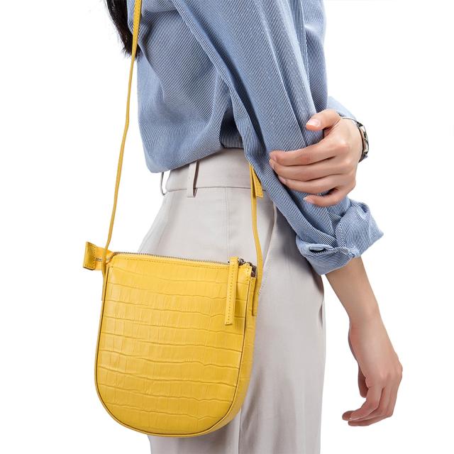 ショルダーバッグ スマホポーチ レディース スマホ入れ 斜め掛け 肩掛け コンパクト 小さい 薄型 シンプル カジュアル 本革 人気」 バッグ・雑貨がお得な の通販は 5,107円