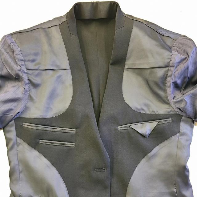 【日本製】合服 秋冬梅春用スリーシーズン用ブラックスーツ ：毛高率混 シングル 略礼服 喪服【2B×1： アジャスター付き】RM6412 or MU2400 股下未処理 ワンタック ブラック フォーマル メンズ 紳士 冠婚葬祭 葬式 葬儀 法事 法要 通夜 新潟県製造_5
