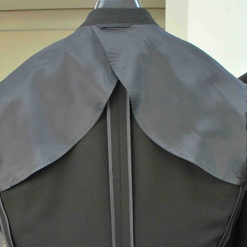夏用 清涼 シングルブラックスーツ US18700 メンズ 紳士 略礼服 礼服【2つ釦1つ掛け★パンツ裾未処理】【A体 AB体 BB体 3〜7】黒 ブラックフォーマル 冠婚葬祭 葬儀 葬式 法事 通夜 法要 礼装 サマーフォーマル_11