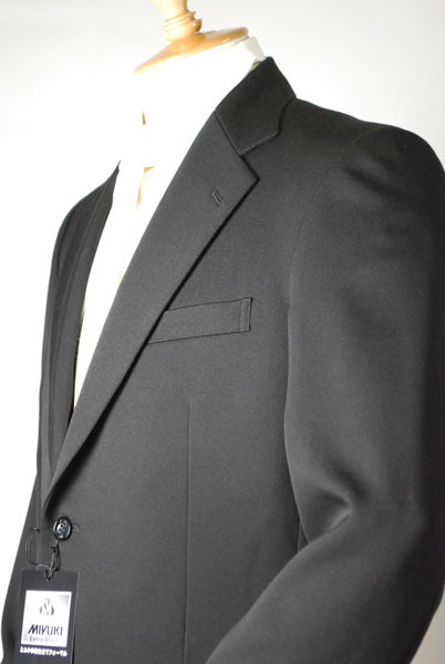 合服 MIYUKITEXの大きいサイズのブラックスーツ ：RM13010 【E体