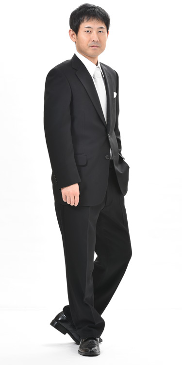 夏用 清涼 シングルブラックスーツ US18700 メンズ 紳士 略礼服 礼服【2つ釦1つ掛け★パンツ裾未処理】【A体 AB体 BB体 3〜7】黒 ブラックフォーマル 冠婚葬祭 葬儀 葬式 法事 通夜 法要 礼装 サマーフォーマル_1