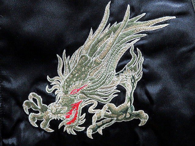 大きいサイズ　スカジャン　龍と黒豹刺繍　日本製本格刺繍のスカジャン5L　サテン_4