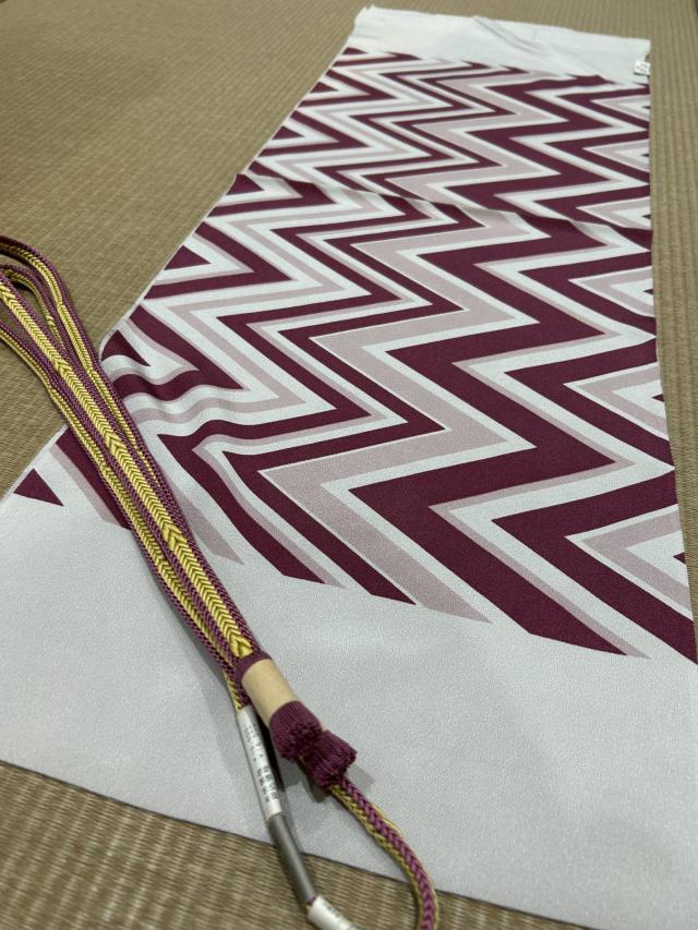 【帯揚】ガラガラギザギザ紋様　小豆色 帯揚】ガラガラギザギザ紋様 小豆色の通販はau PAY マーケット