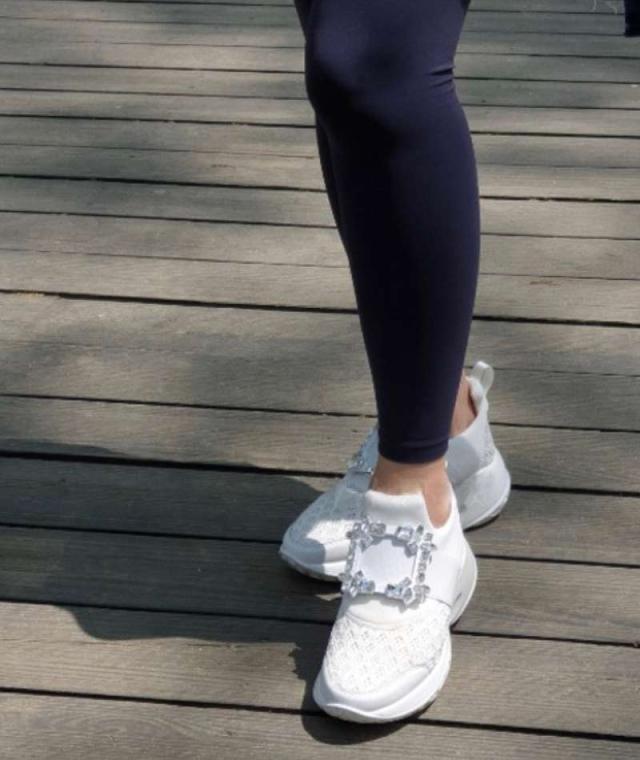 《送料無料》ビジュー メッシュ スニーカー 楽ちん 疲れにくい レディース 22 23 24 25 白 ブラック ホワイト おしゃれ かわいい 靴 痛くない スポーツ 厚底スニーカー 厚底 ダッドスニーカー 韓国ファッション シューズ 軽い 大人女子