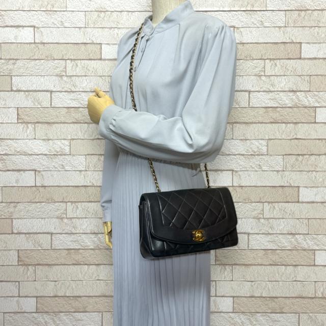 シャネル ダイアナ ショルダーバッグ ラムスキン ブラック レディース