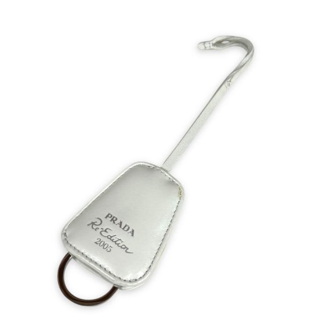 プラダ Re-Edition 2005 ショルダーバッグ レザー 1BH204 ホワイト