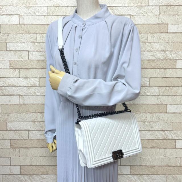 シャネル ボーイシャネル ショルダーバッグ レザー A92193 ホワイト レディース CHANEL  中古 シャネル ボーイシャネル ショルダーバッグ レザー A92193 ホワイト