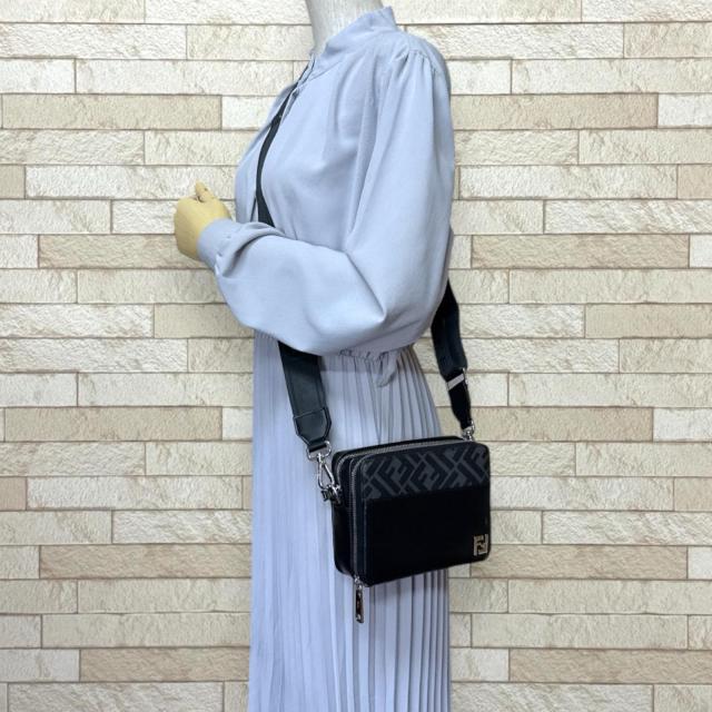 フェンディ スクエアFF カメラケース ショルダーバッグ レザー 7M0357 AFF2 F0GXN ブラック メンズ FENDI 中古 R&Kリサイクルキング_1