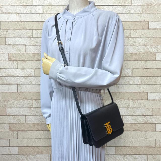 バーバリー ショルダーバッグ レザー ブラック レディース BURBERRY  中古 R&Kリサイクルキング バーバリー ショルダーバッグ レザー ブラック レディース BURBERRY