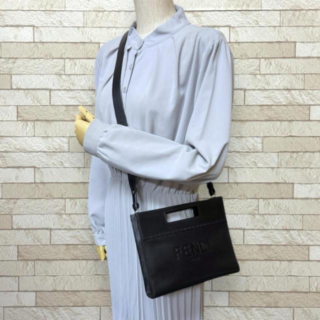 フェンディ ショッパー スモール ショルダーバッグ なめし革 7VA547 黒いこと メンズ FENDI  中古 R&amp;K再利用第一人者
