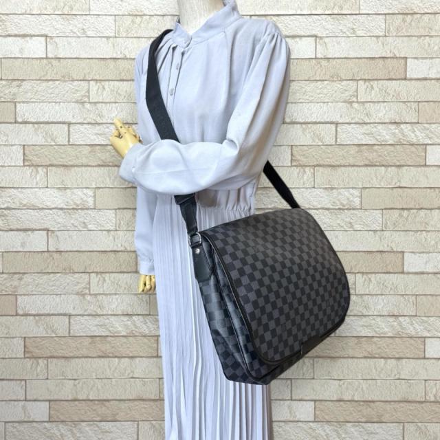 ルイヴィトン ダニエルGM ダミエグラフィット ショルダーバッグ ダミエグラフィットキャンバス N58033 ブラック メンズ LOUIS VUITTON 中古 R&Kリサイクルキング_1