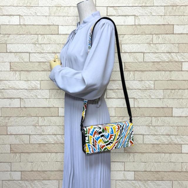 フェンディ ヴァーティゴ ボックスショルダーバッグ ズッカ ショルダーバッグ レザー 7VA520 ホワイト レディース FENDI 中古 R&Kリサイクルキング_1