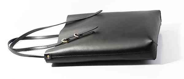 トートバッグ レディース 縦型 ミニトート 本革 軽量 通勤 春 レザー革 かばん キャンバス 肩掛け A4 ビジネス レザー 小さめ 黒 本革 革 大きめ 布 バッグ 秋 ブランド 冬 夏 ショルダーバッグ ゴルフ ナイロン 2WAY おしゃれ ファスナー ランキング ブランド bag-1046の通販は