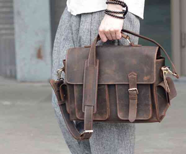 ショルダーバッグ メンズ ブランド ハイ A4 軽量 斜めがけ おしゃれ レザー 春 夏 多収納 黒 小さめ 縦型 革 人気 大きめ 鞄 冬 ボディバッグ かっこいい 2WAY 秋 50代 40代 30代 60代 ナイロン 本革 トートバッグ 大人 バッグインバッグ ランキング ブランド bag-1143の通販は