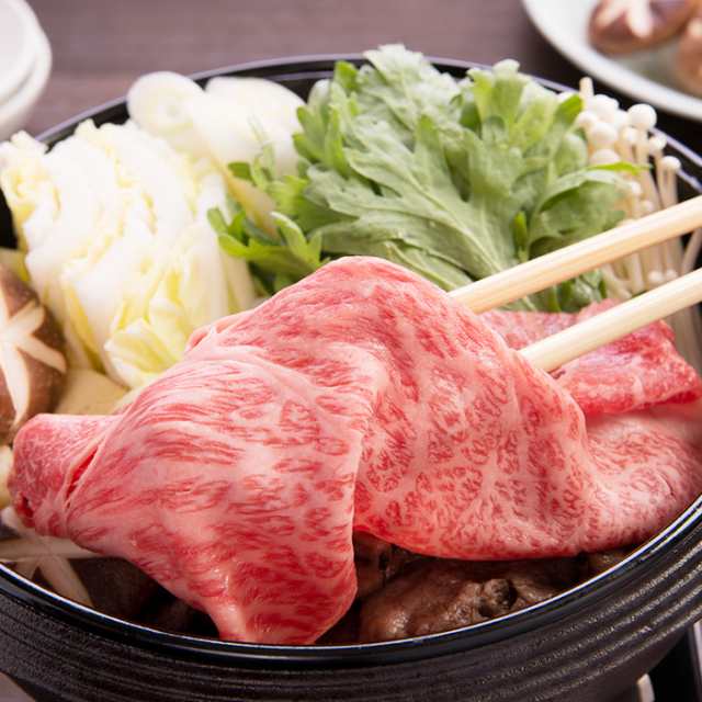 松阪牛 肩ロース 500g すき焼き しゃぶしゃぶ肉 A5 トレー入り 牛脂付 黒毛和牛 牛肉 極上 産地直送 送料無料 秋ギフト プレゼント 三重