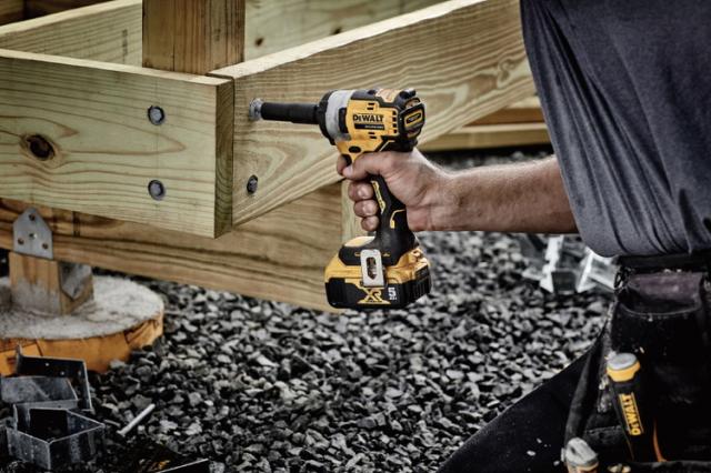 DEWALT デウォルト 18Vコードレスシリーズ XR Li-lon コンパクトヘッドブラシレス インパクトレンチ 5.0Ahバッテリー×2個 充電器 TSTAKキットボックス付 DCF911P2T-JP(代引不可)【送料無料】_3