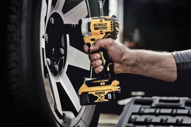 DEWALT デウォルト 18Vコードレスシリーズ XR Li-lon コンパクトヘッドブラシレス インパクトレンチ 5.0Ahバッテリー×2個 充電器 TSTAKキットボックス付 DCF911P2T-JP(代引不可)【送料無料】_6