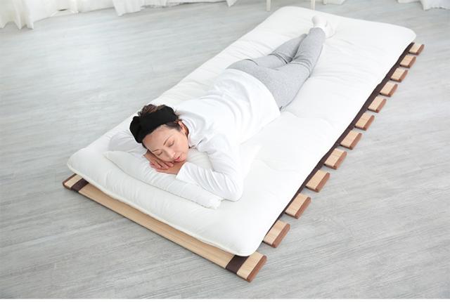 すのこベッド 寝具 ダブル 約幅140cm 3つ折れ式 軽量 桐製 木製 コンパクト ベッドフレーム ベッドルーム 寝室〔代引不可〕 すのこベッド 寝具 ダブル 約幅140cm 3つ折れ式 軽量 桐製 木製 コンパクト