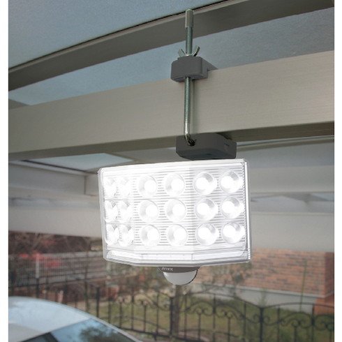 ライテックス 9Wワイド フリーアーム式LED乾電池センサーライト ライテックス LED170 環境改善用品 防災 防犯用品 防犯用センサーライト(代引不可)【送料無料】の通販は 6,910円