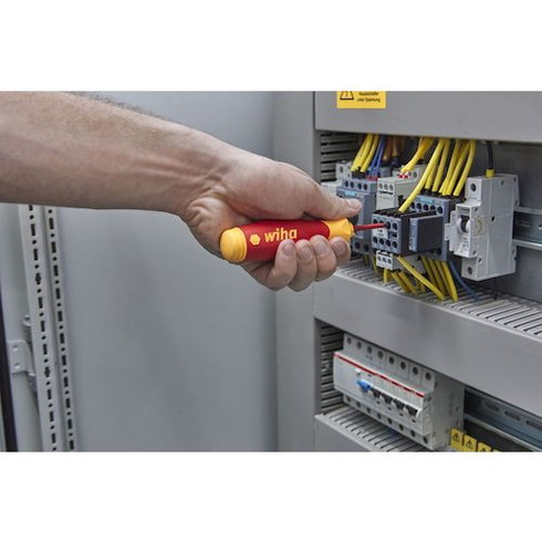 wiha 絶縁スリムバリオ 差替式ドライバー マガジンポケットマックス ビット4本入セット wiha SB283109040 手作業工具 絶縁用品 絶縁ドライバー(代引不可)【送料無料】 5,932円