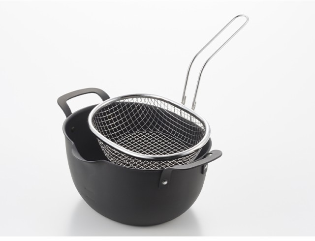 ヨシカワ aikata 鉄製揚げ鍋+専用ザル 2点セット 日本製 燕三条 ガス火 IH対応 楕円 オーバル 天ぷら鍋 揚げ鍋 ざる ザル フライヤー バスケット アイカタ Yoshikawa【送料無料】の通販は
