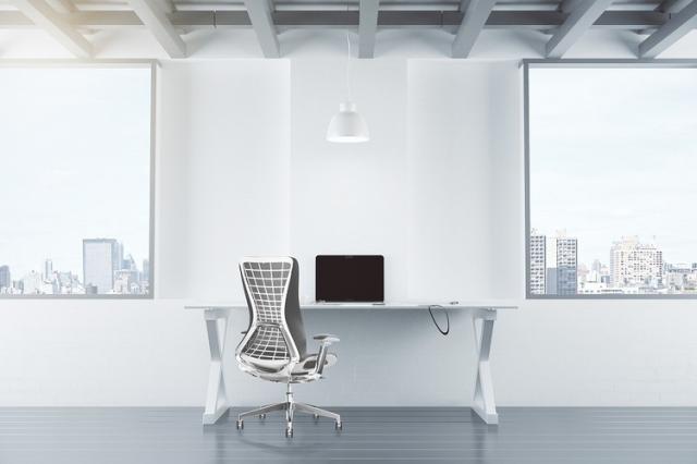 美品 シンプルモダンデザイン◾️座面広め キャスター付き デスクチェア 椅子 イス オフィスチェア スパイダー メッシュ ハイバック ロッキング機能