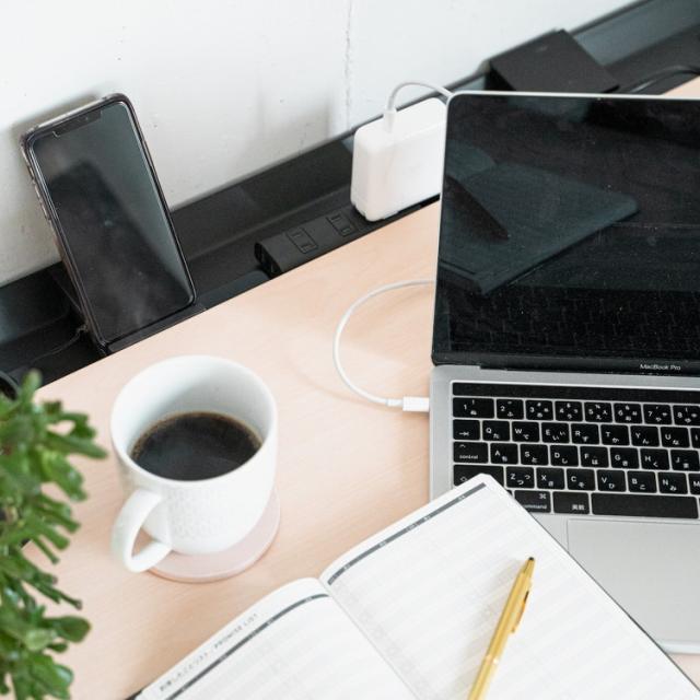 【メーカー直送】 コクヨ デスク リーン LEAN 平机 本体色 ブラック 天板色 ナチュラル(代引不可)【送料無料】の通販は