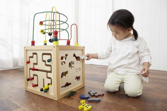 森のあそび箱 木のおもちゃ 型はめ パズル 森の遊び箱 知育玩具 器 おもちゃ ルーピング 木琴 赤ちゃん 2歳 お誕生日プレゼント 1歳半 1歳 木のおもちゃ 型はめ パズル ビーズ 知育玩具 森のあそび道具 ようこそ